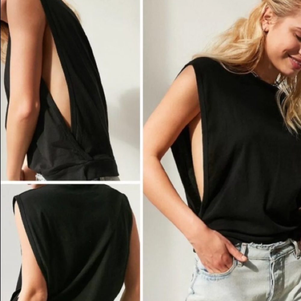 6️⃣ BDG Small Women’s Muscle Tee NEW